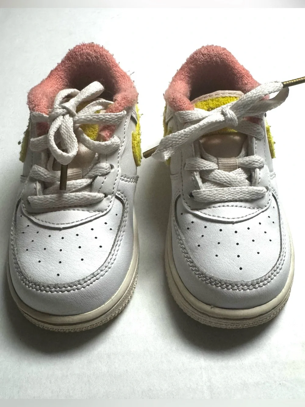 Nike Force 1 LV8 Sneaker In White/Yellow Strike-Phantom-Pearl Toddler Size: 7C